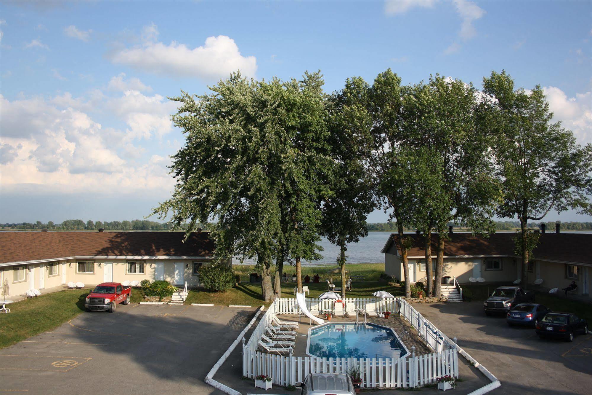 Au Doc Motel เรอปองติญี ภายนอก รูปภาพ